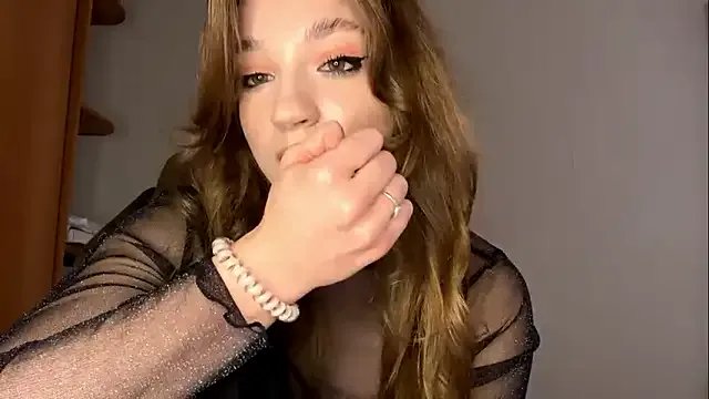 Alisa_baby_fox on StripChat