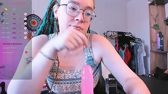 alisahug on StripChat