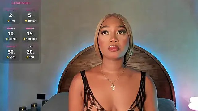 alisonn_moon on StripChat