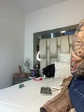 ALISSON_FOXXX1 on StripChat