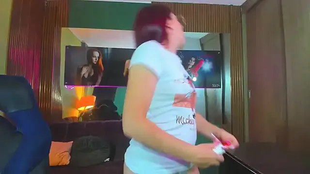 allison_mc on StripChat