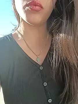 Alma-Mora on StripChat