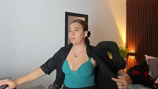 alma_fenix on StripChat