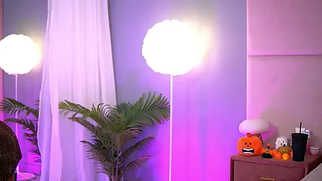 AlmaLuv on StripChat