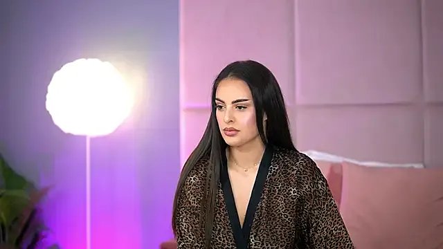 AlmaLuv on StripChat