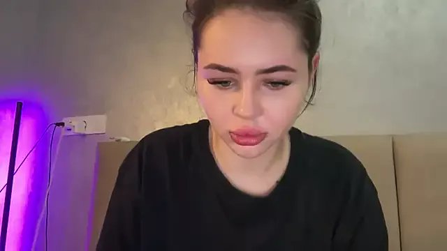 AlmaryKim on StripChat