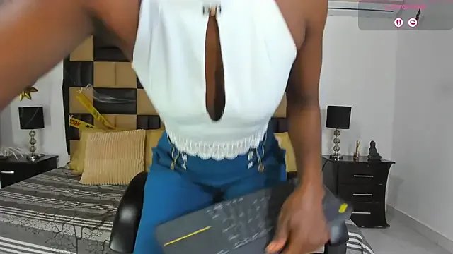 AlmaSean on StripChat