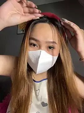 Almira6868 on StripChat