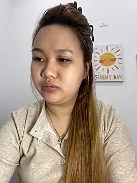 Almira6868 on StripChat