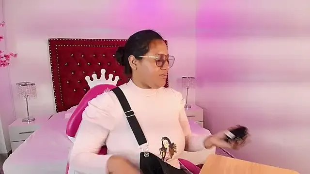 Alondra_gomexxx on StripChat