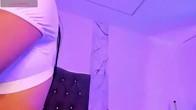 alysson_18 on StripChat