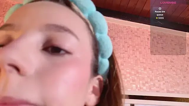 Freechat ambar_rosse25 on StripChat