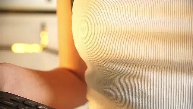 Freechat ambar_rosse25 on StripChat