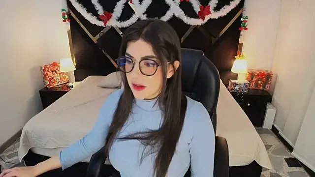 Amelie_saenz on StripChat