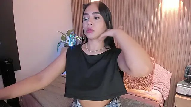 AMELIE_xx on StripChat