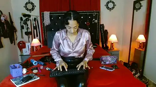 AmelieMartinez on StripChat