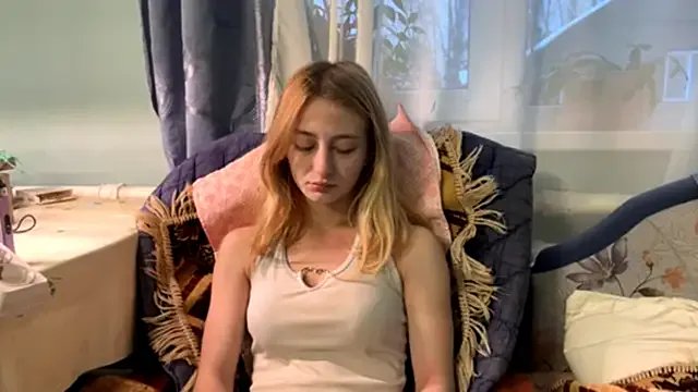 AmeliLia on StripChat