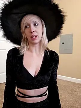 AmethystFoxx on StripChat