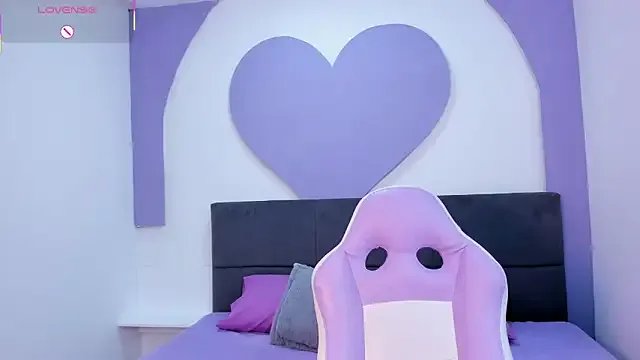 amira_cute2 on StripChat