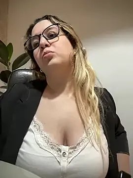 amooraaamoon on StripChat