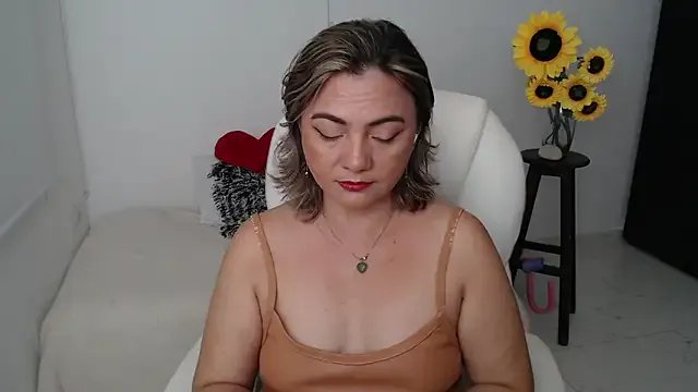 ana_milf on StripChat