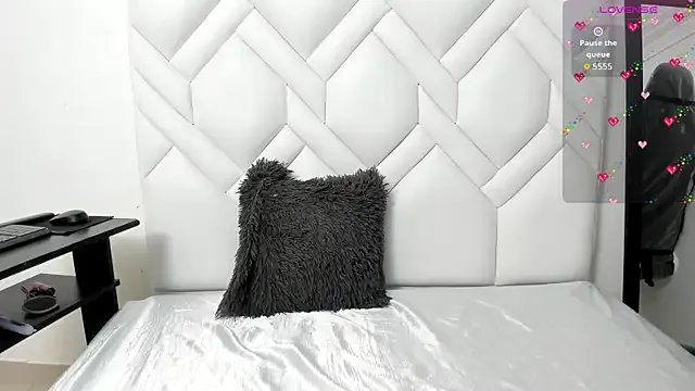 Analia18_ on StripChat