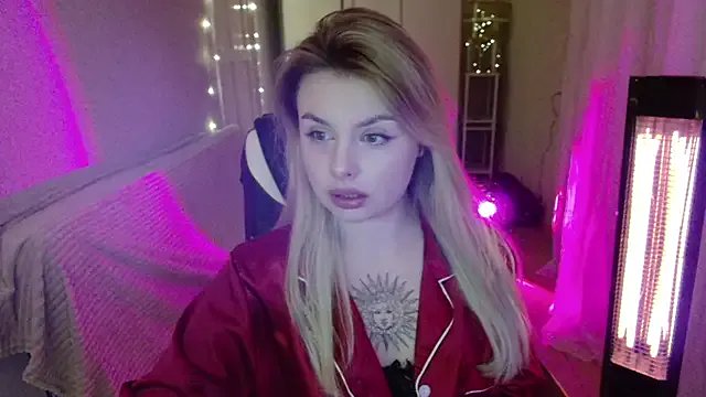 AngelicaHollywood — shake your butt