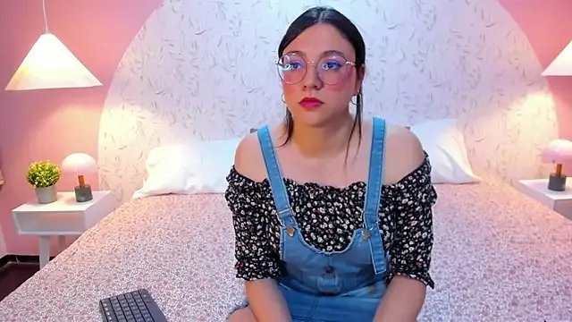 StripChat Angelie_Rosebrm is Freechat Angelie_Rosebrm — Sexy dance