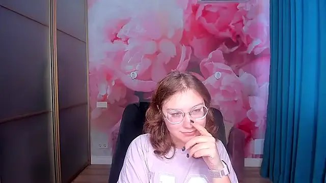 AngelinaLow on StripChat