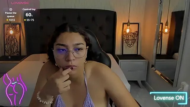 angelinemore on StripChat