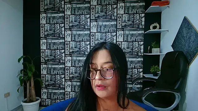 AnnaPerez_ on StripChat