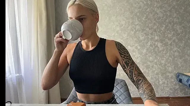 AnneBall on StripChat