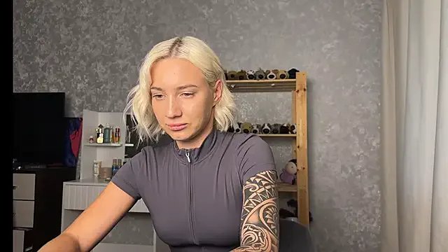 AnneBall on StripChat