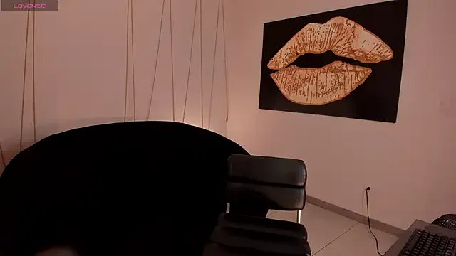 AnnieMonroe1 on StripChat