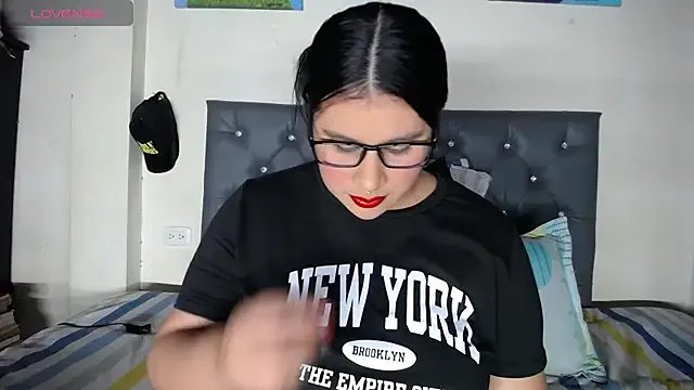 Antonellaa_111 on StripChat