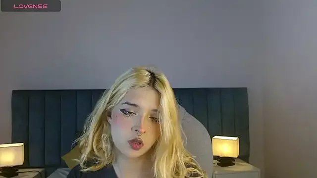 april_bunnyy on StripChat