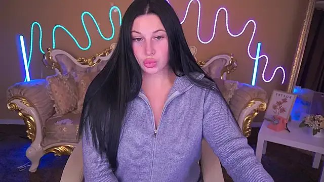 ArianaDarkk on StripChat