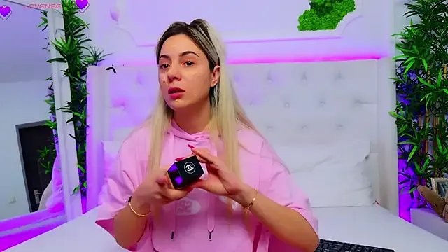 AriannaSins on StripChat