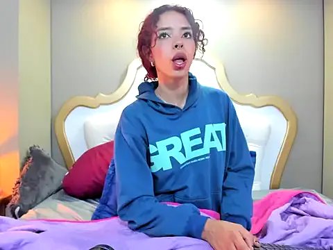 AteneaGreyy on StripChat