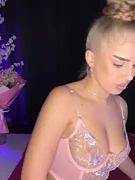 AubrieleRouj1 on StripChat