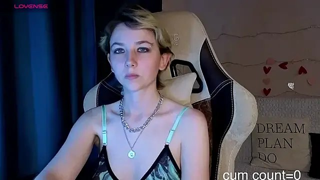 Aurora_First on StripChat