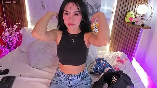 aurora_rousse on StripChat