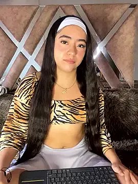 AuroraJohns_Pink on StripChat