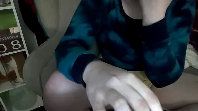 AverageRose on StripChat