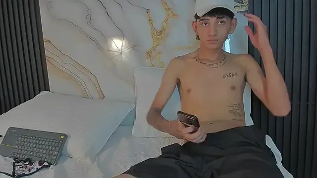 azul_honey on StripChat