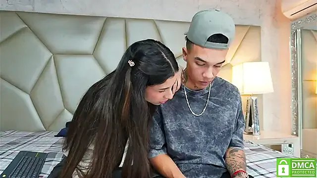 StripChat Be_curious is Freechat Be_curious — finger Helena's pussy