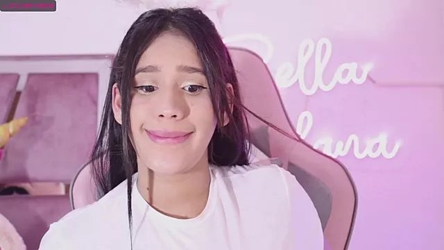 bella-lana2000 on StripChat