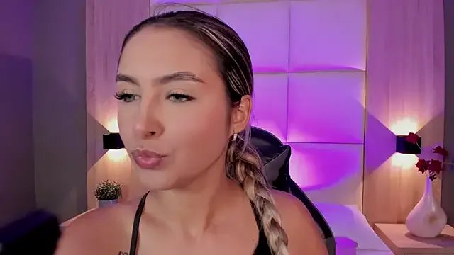 bella1207 on StripChat