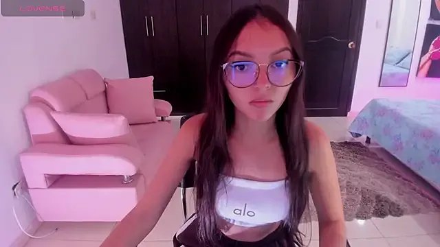 bella_fox_1 on StripChat