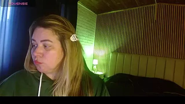 bella_savati on StripChat